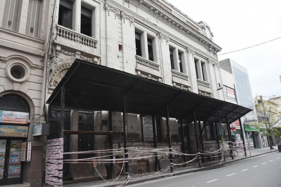 La Caja rescindiría el contrato de una obra en la city por su abandono