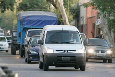 Desde hoy es obligatorio el uso de luces bajas en San Miguel de Tucumán