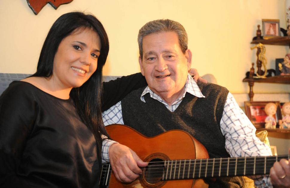 EL MAESTRO Y SU HEREDERA. El Chango Paliza le enseñó a su hija Cecilia a explorar los caminos de la música popular argentina. LA GACETA / FOTO DE HECTOR PERALTA.-