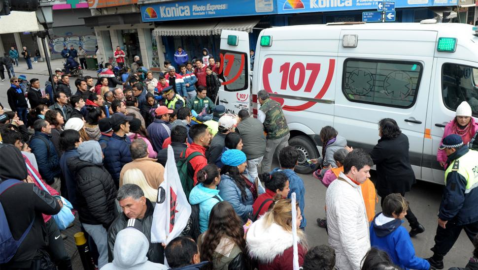 El taxista que atropelló y mató a una manifestante dijo que intentaron agredirlo