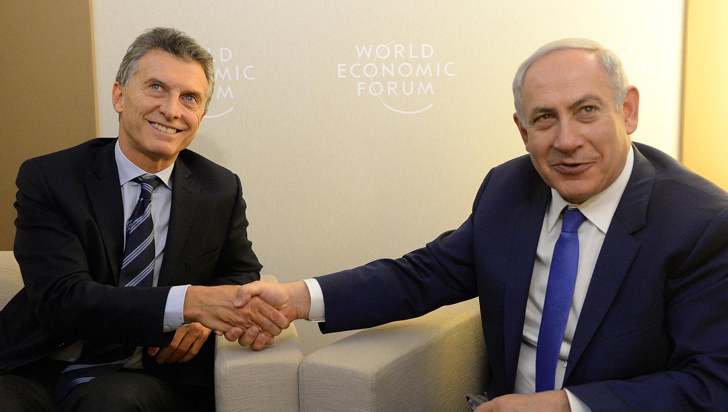 CUESTIÓN DE PODER. Macri y Netanyahu coincidieron hace dos años en Davos, durante el encuentro de World Economic Forum. ARCHIVO