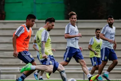 Meza sigue convenciendo a Sampaoli, que ya lo probó de titular