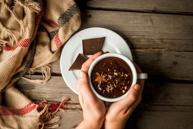 Frío y antojos: qué hábitos adoptar para no comernos la heladera cuando volvemos a casa