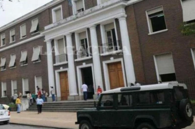 Tras pensarlo un año, Manzur cubre una fiscalía