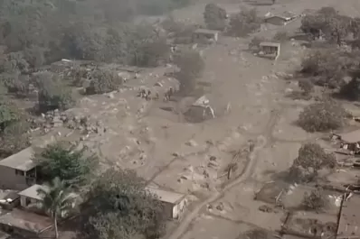 Video: imágenes de El Rodeo, el pueblo arrasado por el Volcán de Fuego en Guatemala
