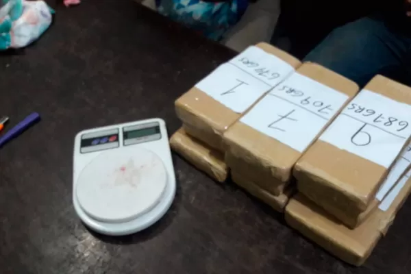 Huían de la Policía y arrojaron un bolso al canal: contenía 7 kilos de marihuana