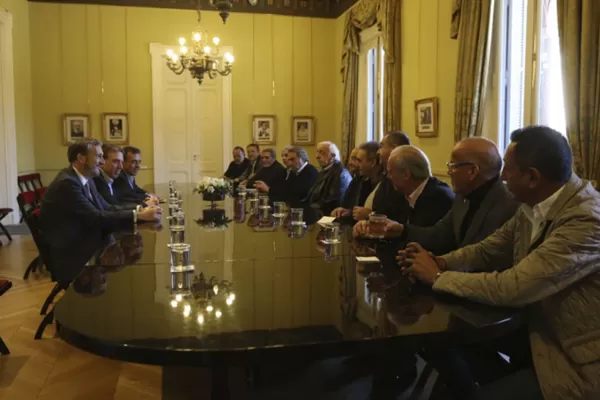 El Gobierno recalcula la meta de paritarias del 15% y da luz verde para cerrar en un 20%