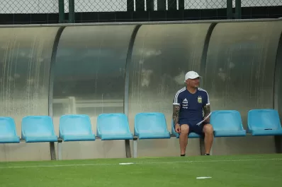 Cómo se define al reemplazante de Lanzini y qué nombres suenan en la Selección