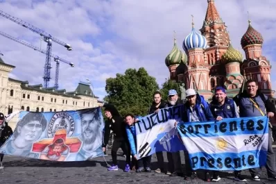 Los hinchas de Atlético dijeron presente en el primer banderazo de argentinos en Rusia