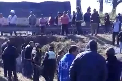 Dos mujeres que circulaban en una moto fueron chocadas por un auto: una murió