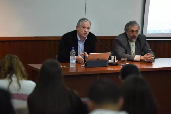 “El futuro del periodismo está ligado al de la democracia”