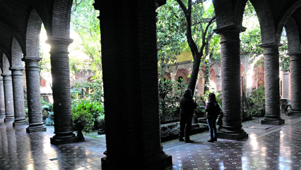 Las grietas jaquean el convento San Francisco y la Asistencia Pública
