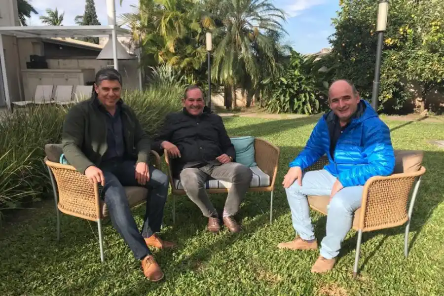 CON EL ESTE. Alperovich recibió ayer al legislador Julio Silman y al intendente de Alderetes, Sergio Venegas.