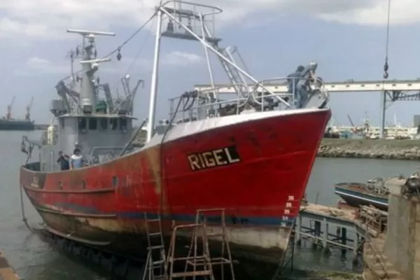 Desesperada búsqueda de un pesquero con nueve tripulantes en Chubut