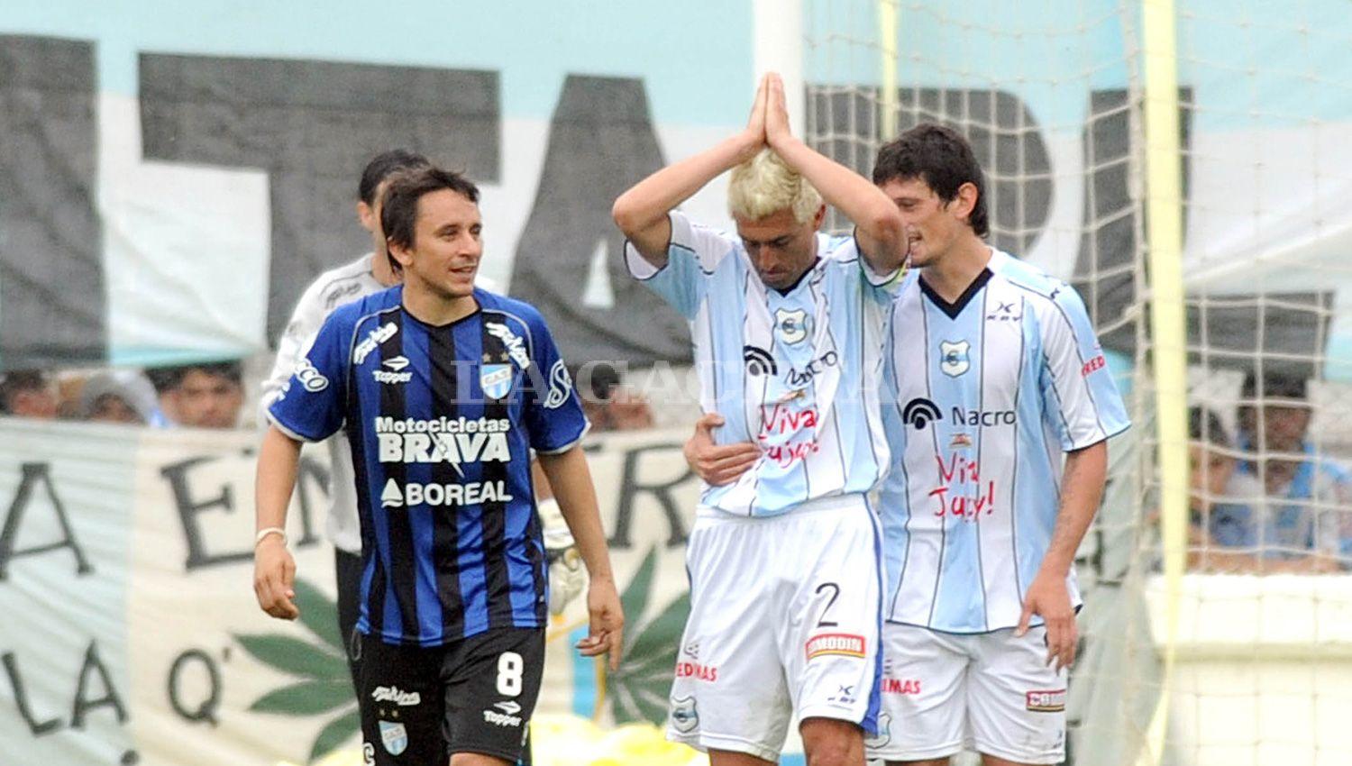 EN EL RECUERDO. Javier Páez jugó por última vez en el Monumental durante la temporada 2012, vistiendo los colores del Lobo jujeño. ARCHIVO LA GACETA