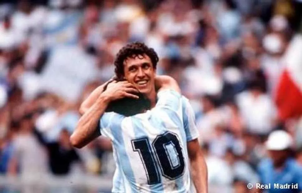 OTROS TIEMPOS. Durante el Mundial de México 86, Maradona y Valdano habían criticado a la FIFA porque cedió ante la TV. 
