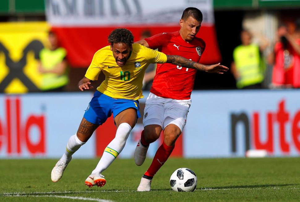 ENTERO E INSPIRADO. Neymar jugó su primer partido como titular desde su lesión y se lució con una obra de arte en el 2-0. reuters