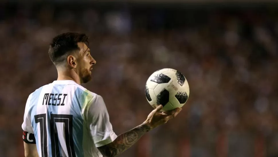 EL DUEÑO DE LA PELOTA. Lionel Messi es la máxima atracción del Mundial en Rusia y la gran esperanza de los argentinos. reuters 
