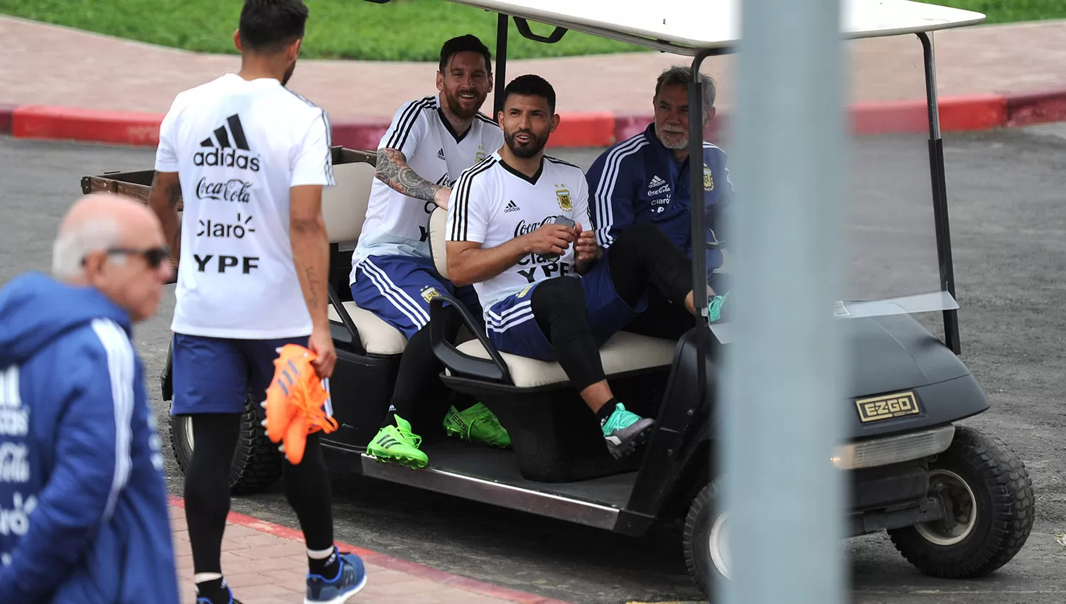 Agüero y Messi al final de la práctica.
TÉLAM