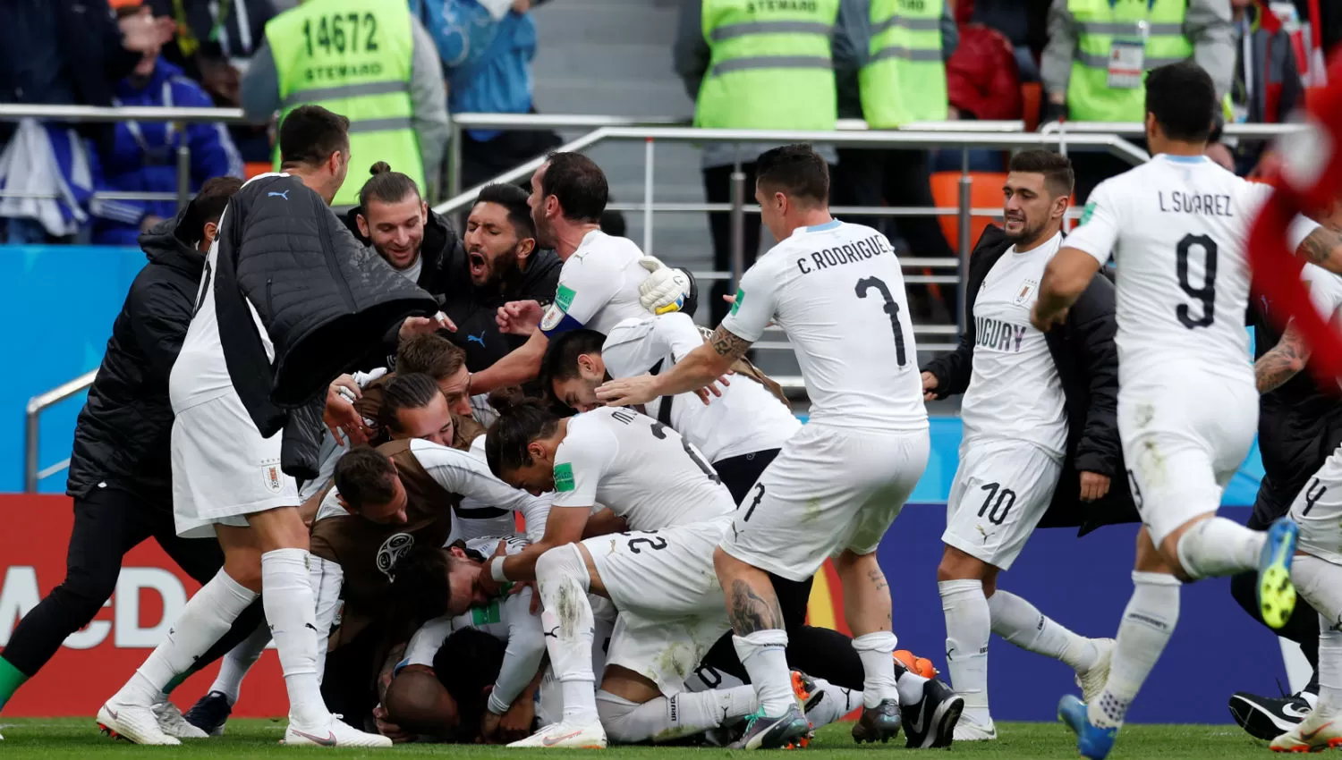 Grupo A: Uruguay sufrió, pero encontró el triunfo sobre el final