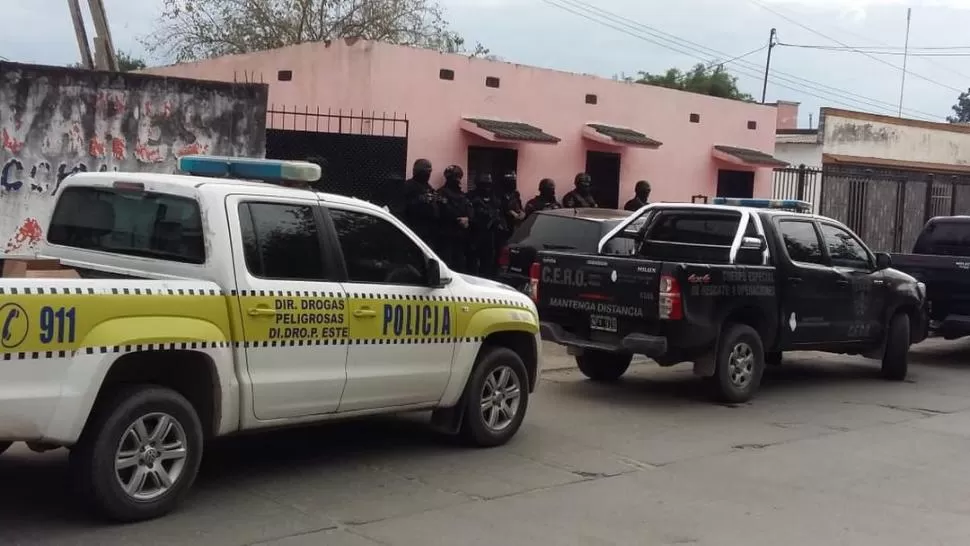 CON TODA LA ARTILLERÍA. Los policías realizaron allanamientos en tres ciudades diferentes. En Monteros, arrestaron a un tal “Kila”, de 38 años. 