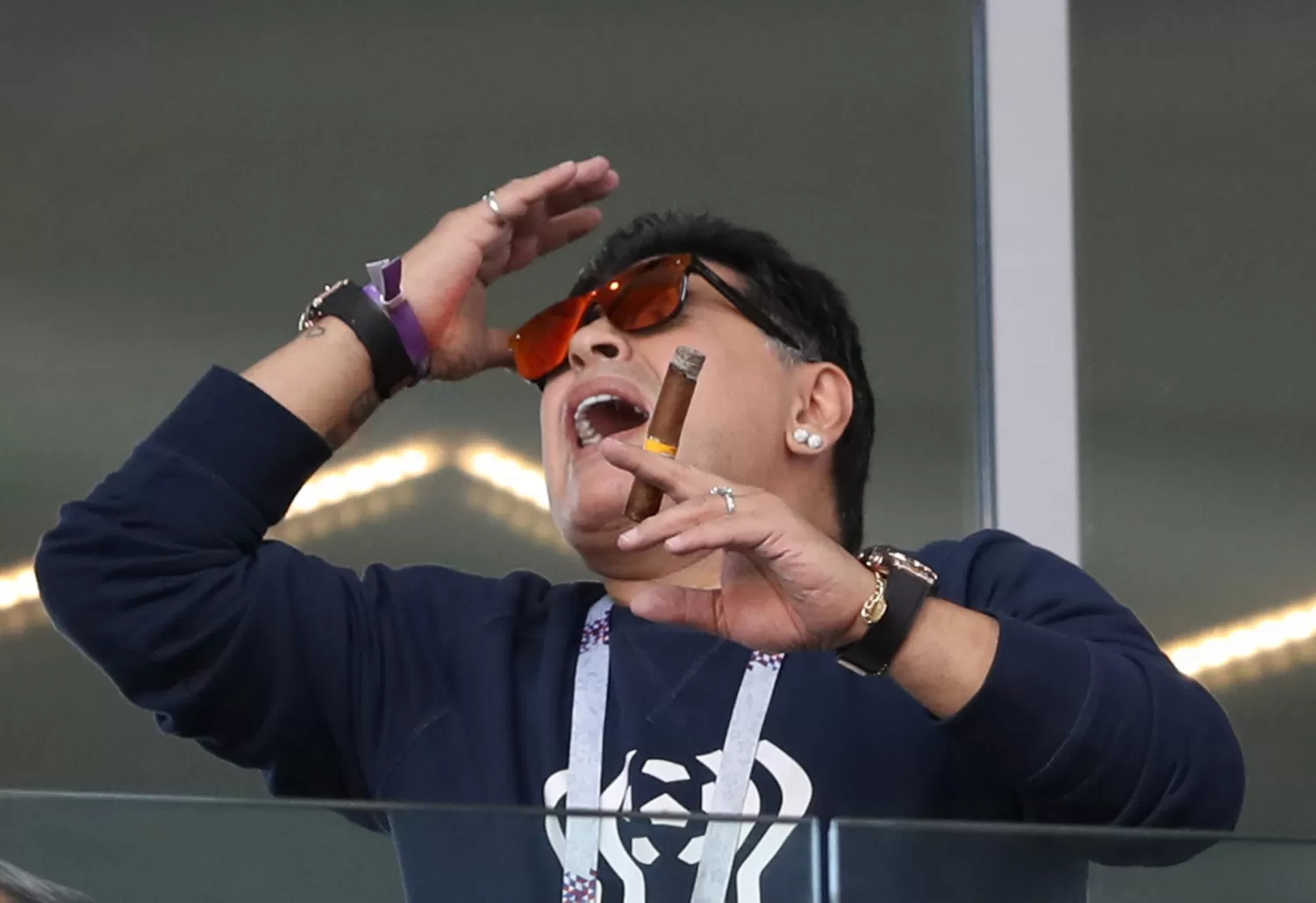 Diego Maradona asistió al encuentro Argentina-Islandia y le pegó a Sampaoli.
REUTERS