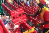 Hinchas de Senegal y Japón se quedaron limpiando las tribunas