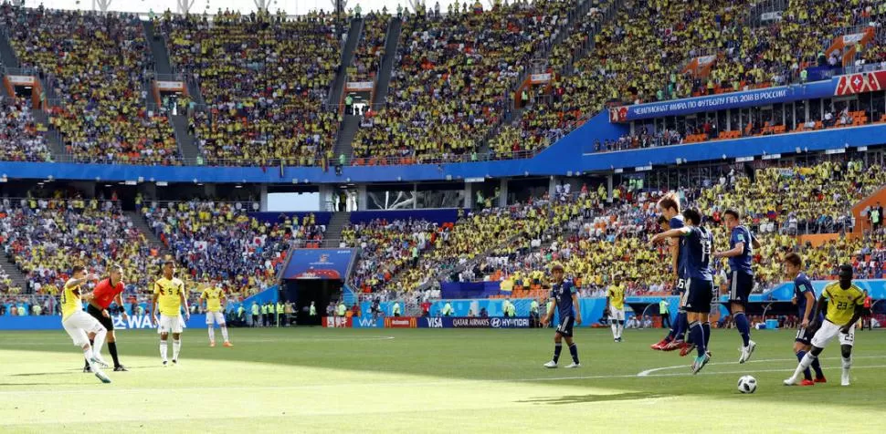 PICARDÍA. El colombiano Juan Quintero marcó el gol, de tiro libre, con un remate a ras del piso que sorprendió a los japoneses de la barrera que saltaron. Reuters.