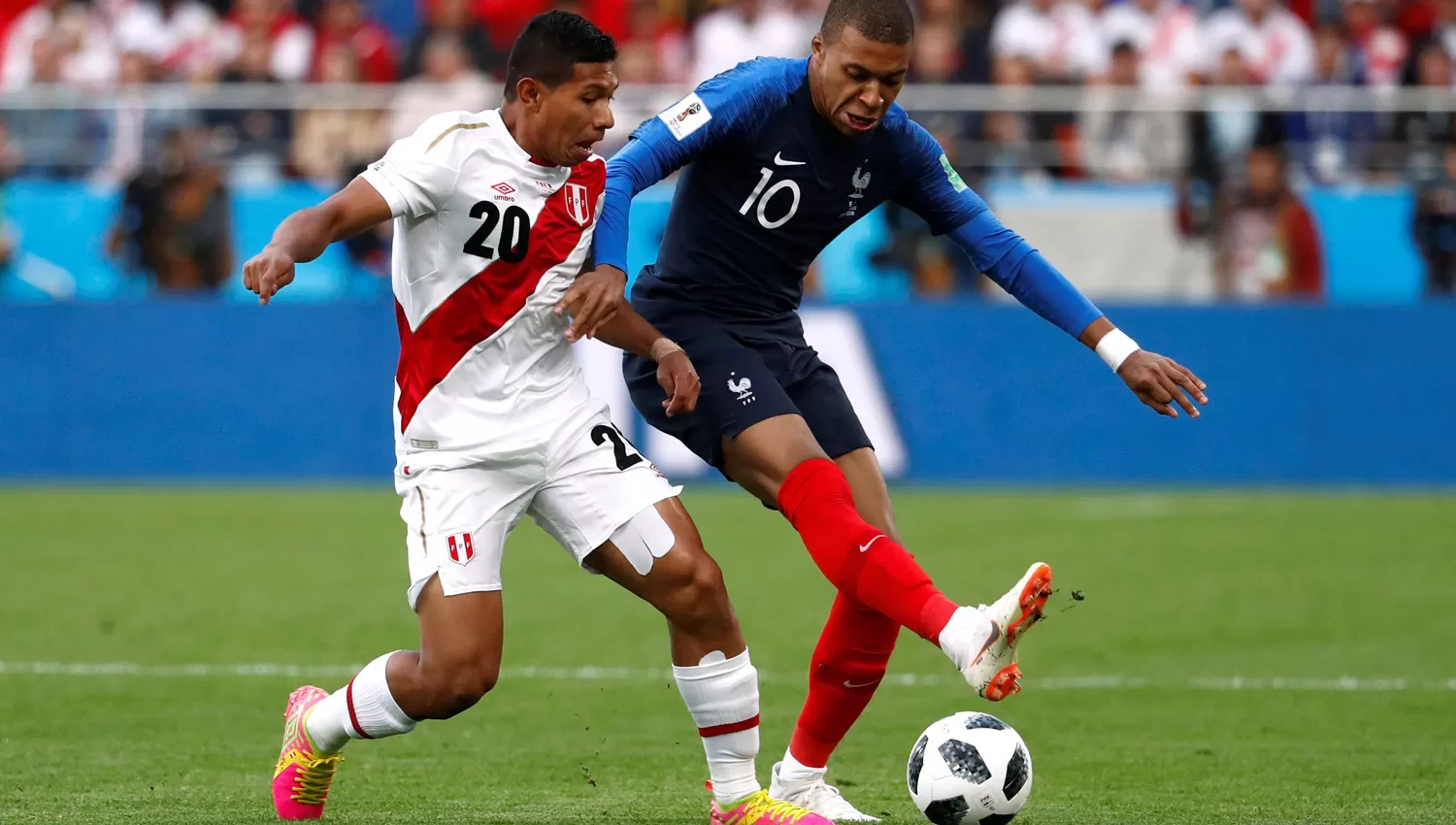 POR UN TRIUNFO. Perú perdió en el debut y está obligado de vencer a Francia. (REUTERS)
