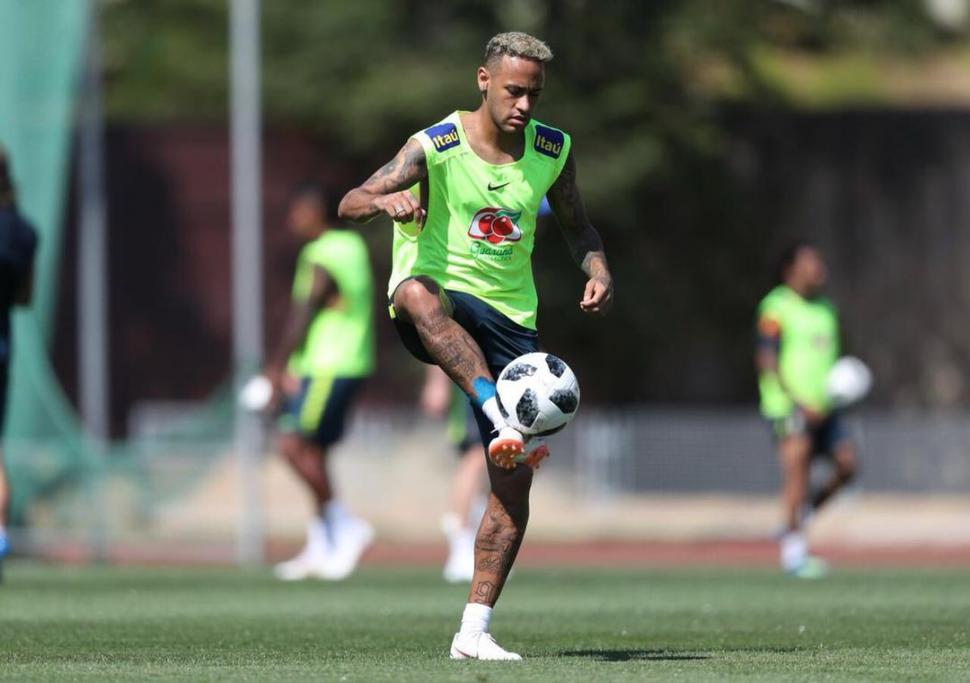 NUEVO LOOK. Neymar se entrenó ayer con normalidad y lució otro corte de pelo. prensa cbf