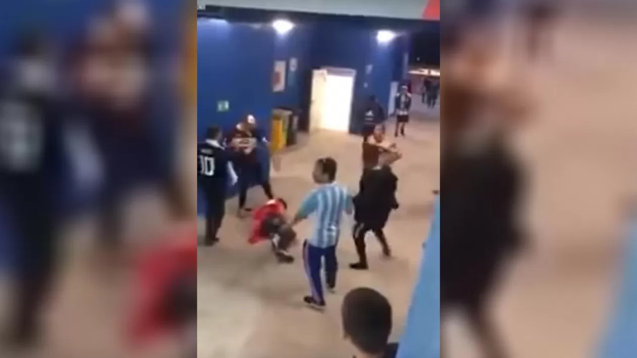 Los hinchas argentinos que agredieron a un croata fueron expulsados del Mundial