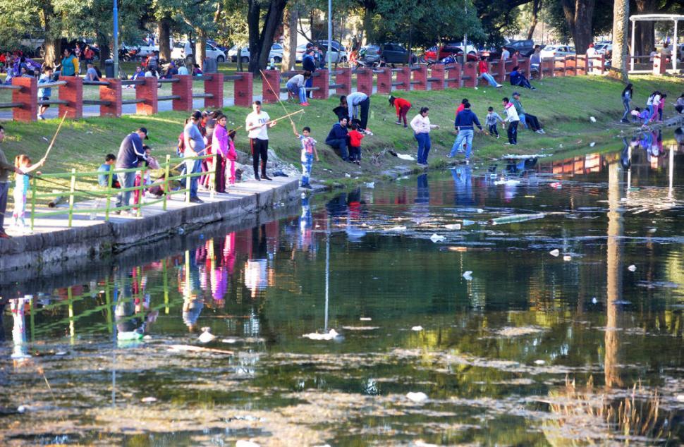 El lago San Miguel, hecho un basural