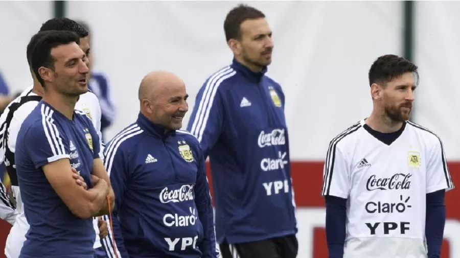 Sampaoli, Tapia, Messi y Mascherano se reunieron y juraron unirse para salir adelante