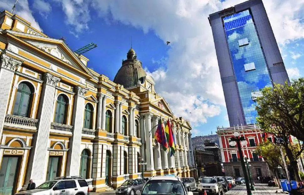INSPIRACIÓN. El diseño recrea el centro ceremionial de Tiahuanacu.  Bolivia.com