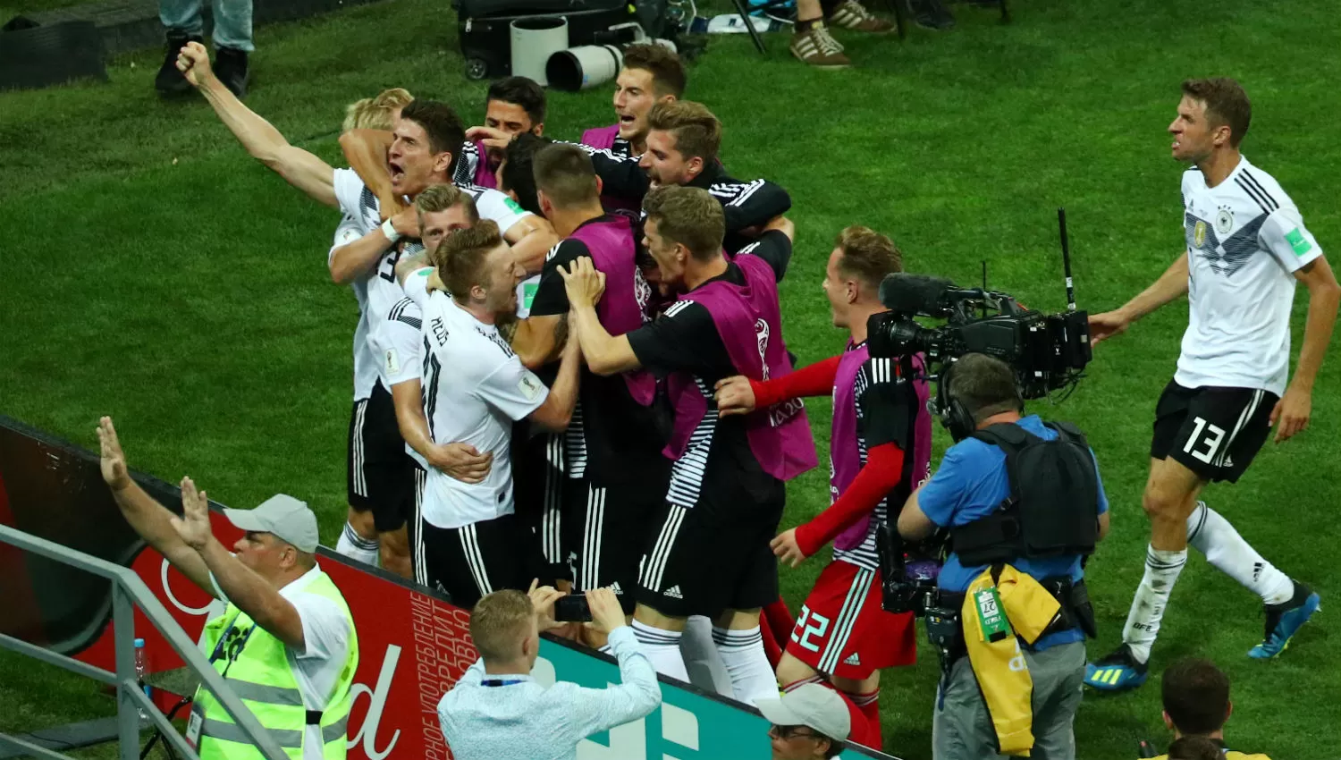 Un golazo de Toni Kroos en el descuento le da vida a Alemania en el Mundial