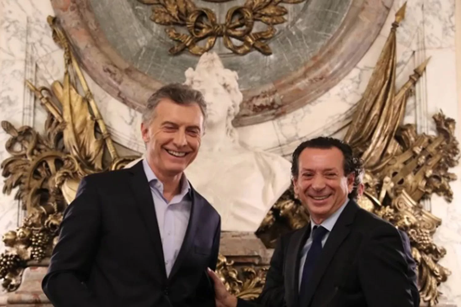 MEDIDAS. Mauricio Macri y Dante Sica, ministro de Producción. FOTO TOMADA DE INFOBAE.