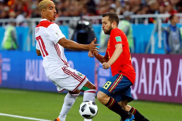 España resucitó con un gol de Aspas, le empató a Marruecos y quedó primera