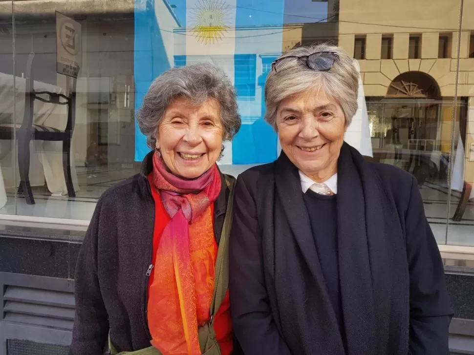 DE VISITA. La antropóloga Hebe Vessuri (derecha) junto a Clotilde Yapur, del Doctorado de Humanidades. 