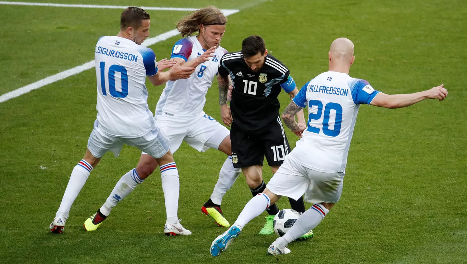 Messi y Argentina están en aprietos tras un arranque tormentoso. REUTERS