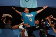 El festejo de Maradona y la emoción de los hinchas por el primer gol de Messi en el Mundial