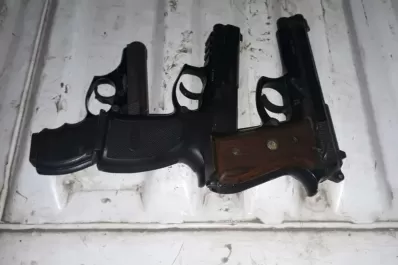 Padre e hijo fueron atrapados con armas y en actitud sospechosa