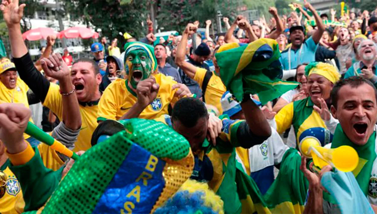 NO SE OLVIDARON DE ARGENTINA. Los hinchas de Brasil cantaron en contra de los argentinos.  (FOTO TOMADA DE TWITTER)
