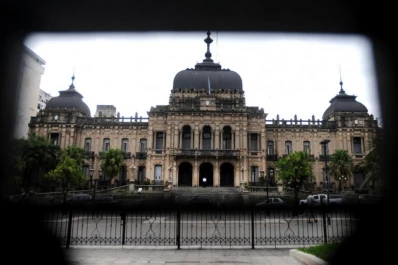 Un fallo dice que un cesanteado sí puede reingresar al Estado