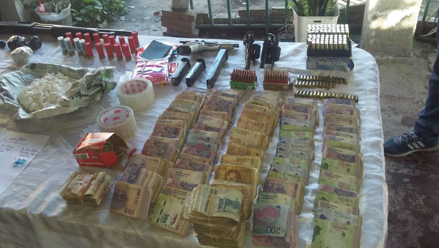 Encontraron armas, cartuchos, dinero y cocaína en una vivienda de Alderetes