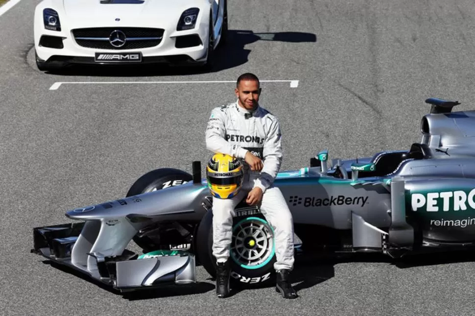 SIGUE. Lewis Hamilton renovó contrato por una cifra millonaria. FOTO EJE CENTRAL 
