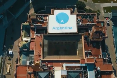 Desde hoy el techo de la Casa Rosada tiene un mensaje para todo el mundo