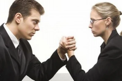 Los hombres ganan en promedio un 29% más que las mujeres, según el Indec