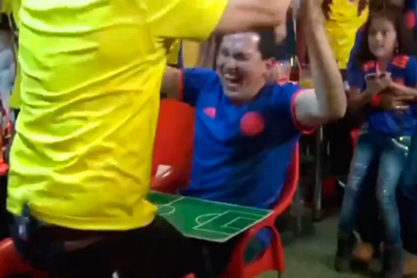 Video: la historia de un colombiano ciego y sordo que puede sentir los partidos del Mundial