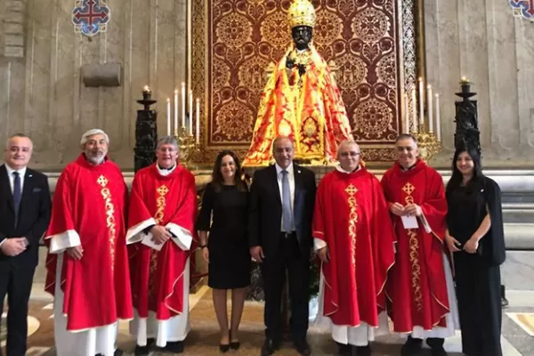 Manzur en Roma: acompañó al arzobispo Sánchez, que recibió el Palio Arzobispal del Papa