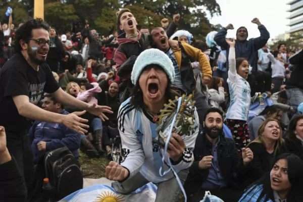 Los temas serios que ocurren en la Argentina mientras avanza el Mundial